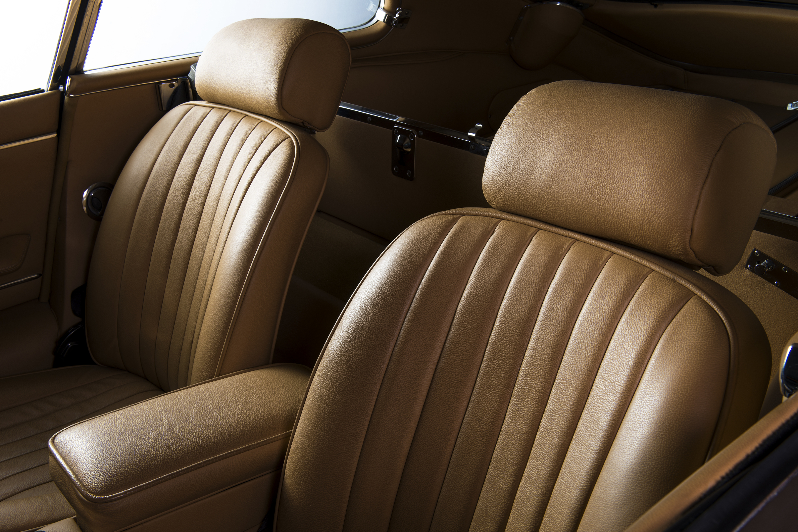 interieur auto reinigen, ontgeuren of herstellen? Bij DP Car Detailing. interieur auto reinigen, ontgeuren of herstellen? Bij DP Car Detailing.